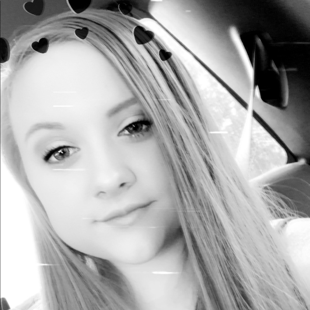 Meet your Posher, Kayla